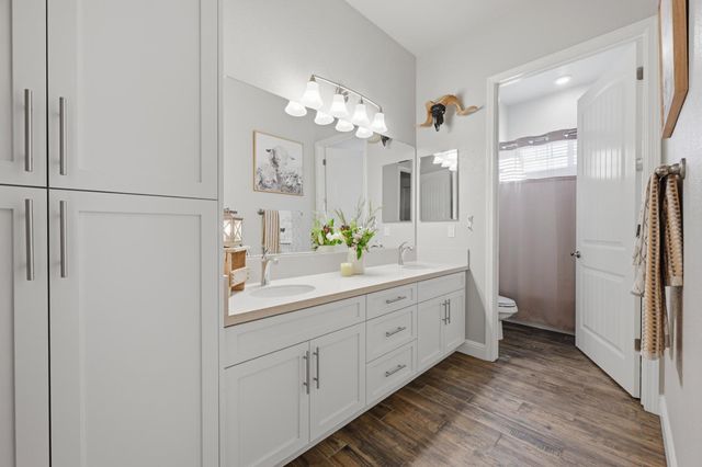 2210 Omega Dr, Lincoln, CA 95648