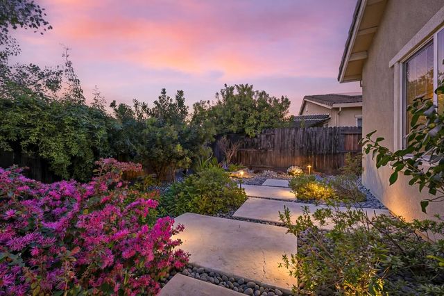 2210 Omega Dr, Lincoln, CA 95648