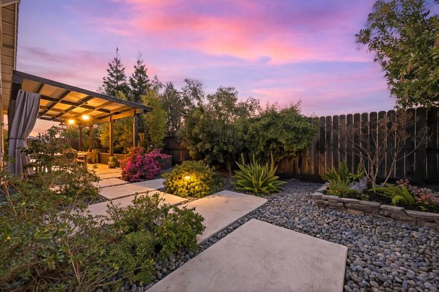 2210 Omega Dr, Lincoln, CA 95648