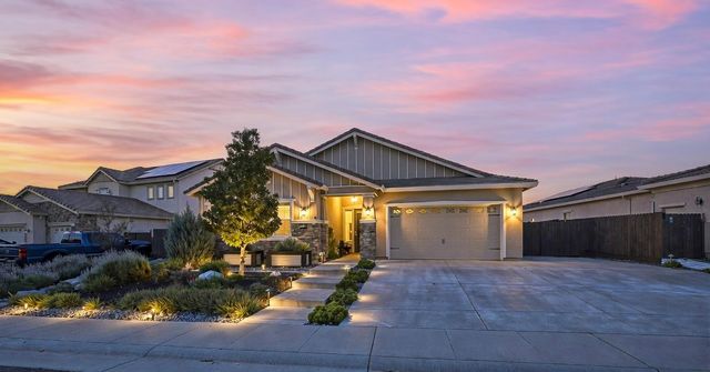 2210 Omega Dr, Lincoln, CA 95648