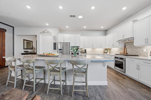 2210 Omega Dr, Lincoln, CA 95648