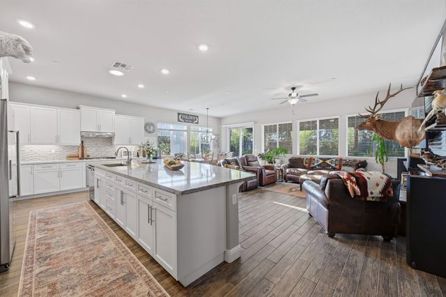 2210 Omega Dr, Lincoln, CA 95648