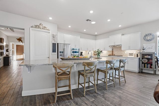 2210 Omega Dr, Lincoln, CA 95648