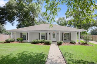 5211 Fort Gregg Dr, Baton Rouge, LA 70817