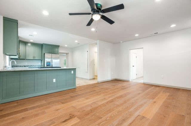 2431 Mervosh Avenue SW, Albuquerque, NM 87105