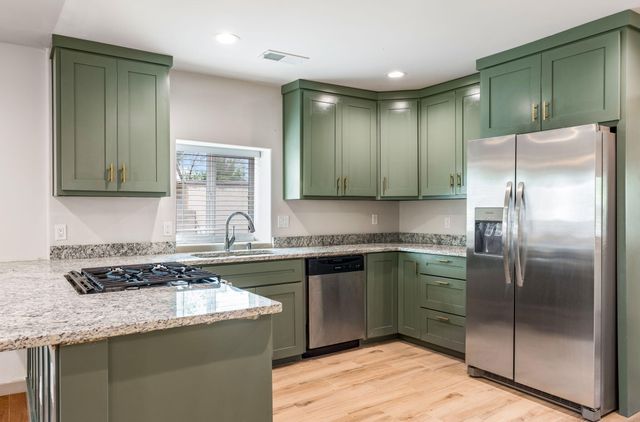 2431 Mervosh Avenue SW, Albuquerque, NM 87105