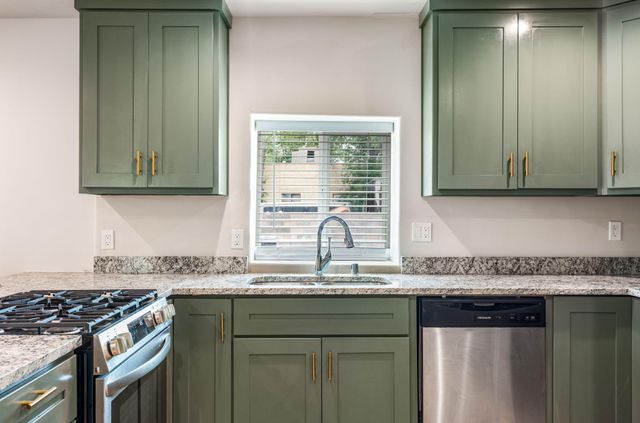 2431 Mervosh Avenue SW, Albuquerque, NM 87105
