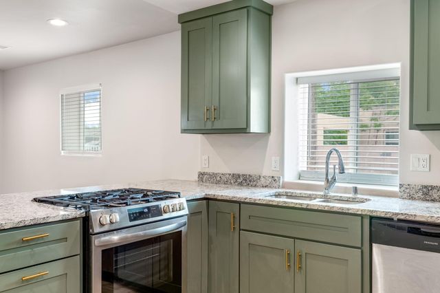 2431 Mervosh Avenue SW, Albuquerque, NM 87105