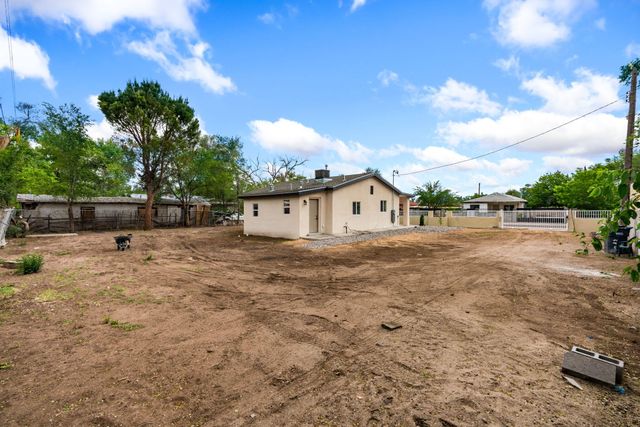 2431 Mervosh Avenue SW, Albuquerque, NM 87105