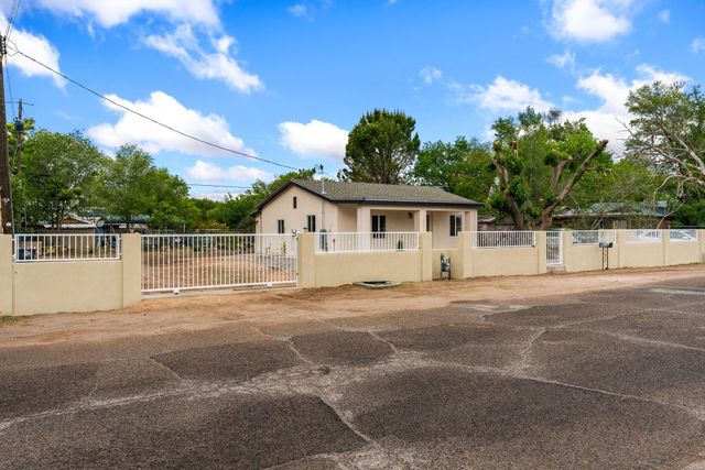2431 Mervosh Avenue SW, Albuquerque, NM 87105