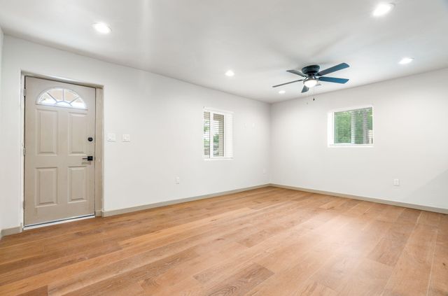 2431 Mervosh Avenue SW, Albuquerque, NM 87105