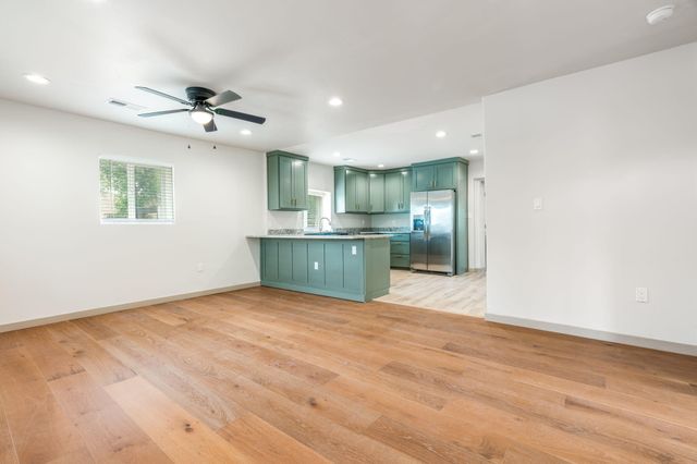 2431 Mervosh Avenue SW, Albuquerque, NM 87105