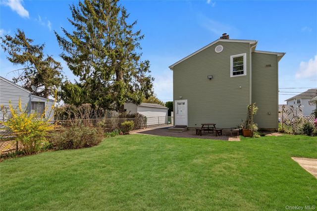 115 Broadmoor Lane, Westbury, NY 11590