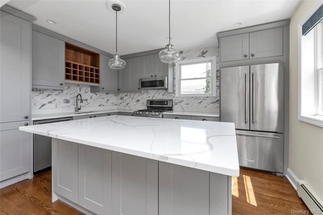 115 Broadmoor Lane, Westbury, NY 11590
