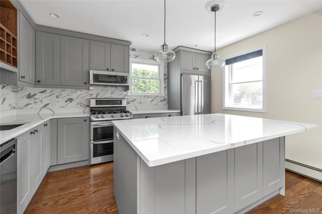 115 Broadmoor Lane, Westbury, NY 11590
