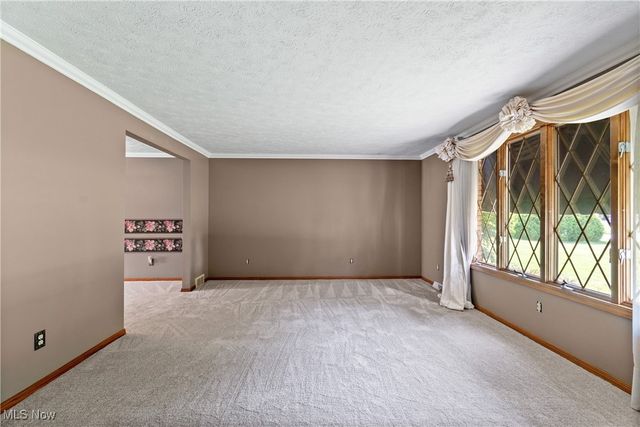 2410 Tanglewood Drive NE, Massillon, OH 44646