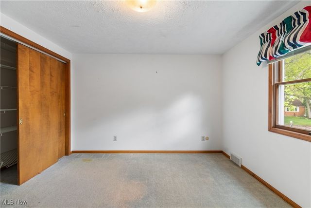 2410 Tanglewood Drive NE, Massillon, OH 44646