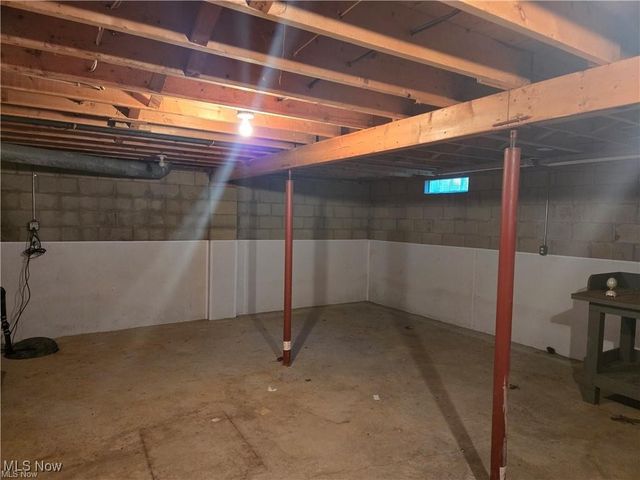 2410 Tanglewood Drive NE, Massillon, OH 44646