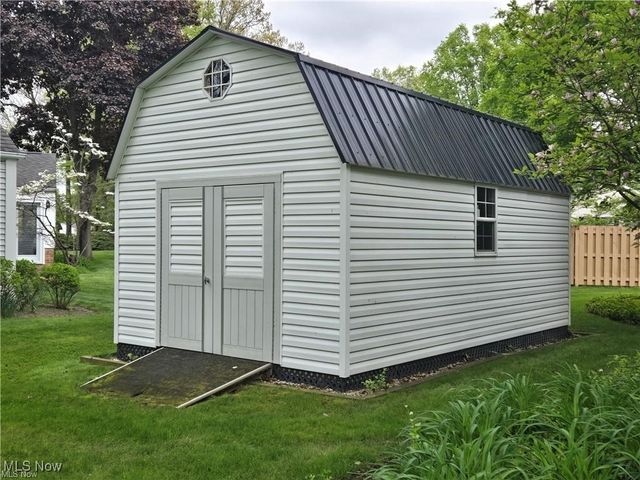 2410 Tanglewood Drive NE, Massillon, OH 44646