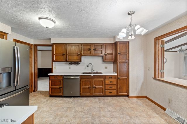 2410 Tanglewood Drive NE, Massillon, OH 44646