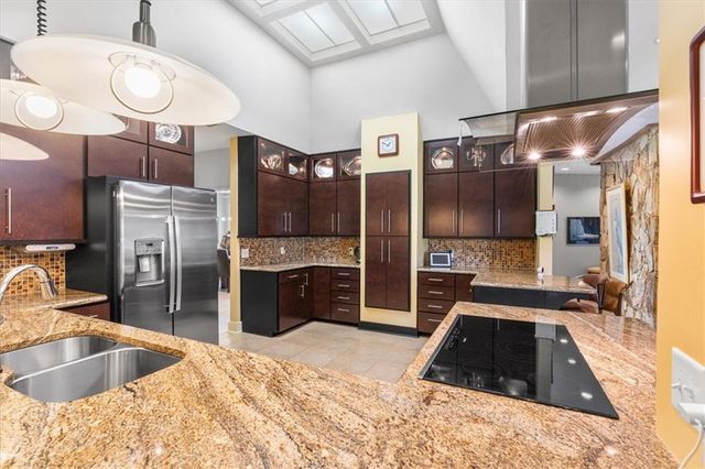 4170 Spring Valley Drive N, Mobile, AL 36693