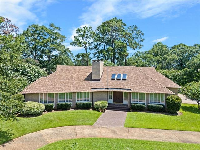 4170 Spring Valley Drive N, Mobile, AL 36693