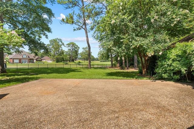 4170 Spring Valley Drive N, Mobile, AL 36693