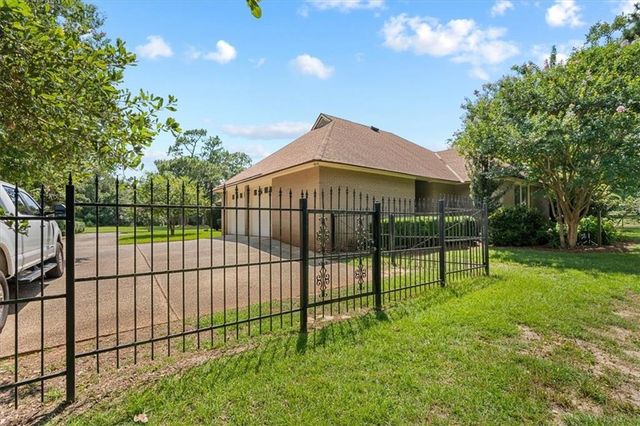 4170 Spring Valley Drive N, Mobile, AL 36693