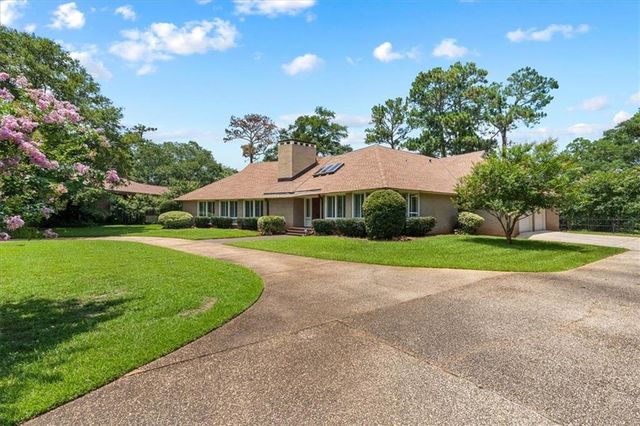 4170 Spring Valley Drive N, Mobile, AL 36693