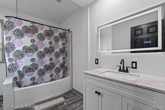 16204 Wisconsin Street, Detroit, MI 48221