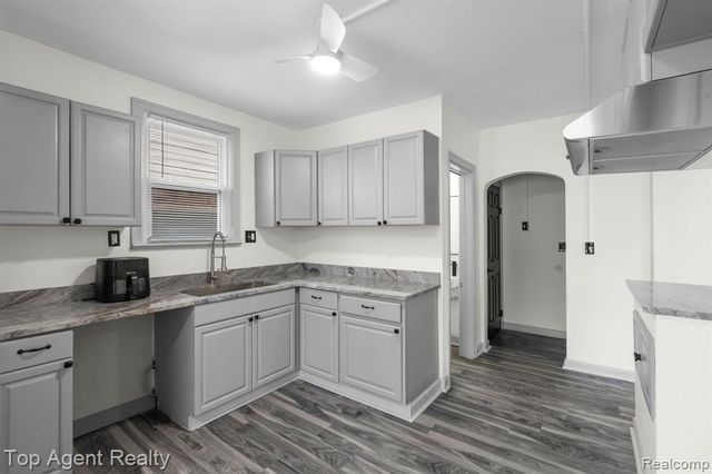 16204 Wisconsin Street, Detroit, MI 48221