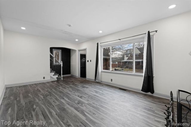 16204 Wisconsin Street, Detroit, MI 48221