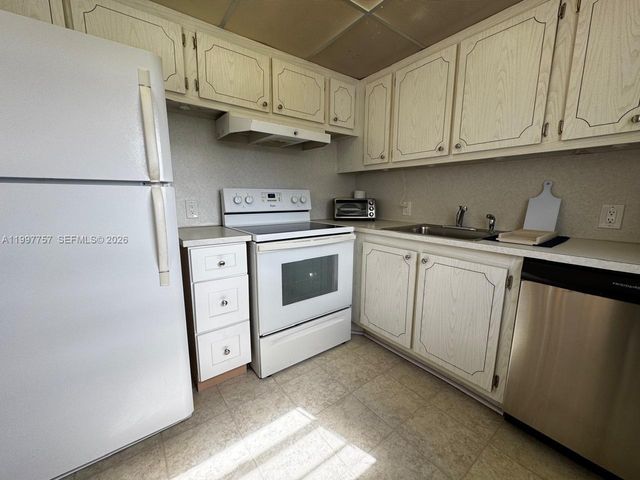 536 Fanshaw M 536, Boca Raton, FL 33434