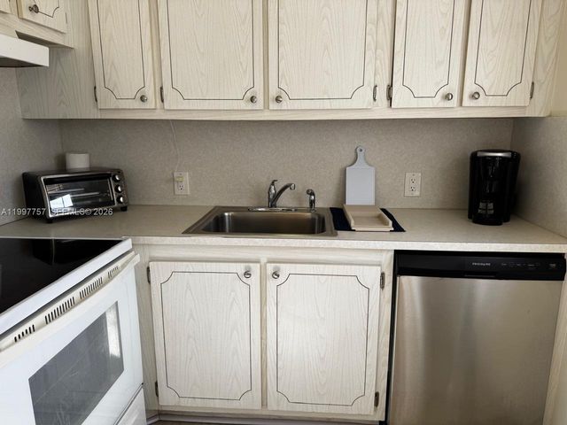 536 Fanshaw M 536, Boca Raton, FL 33434