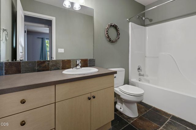 21370 NE Pecoraro Loop, Bend, OR 97701