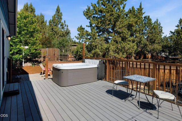 21370 NE Pecoraro Loop, Bend, OR 97701
