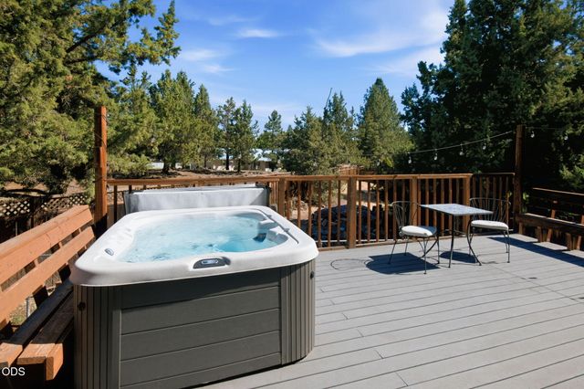 21370 NE Pecoraro Loop, Bend, OR 97701