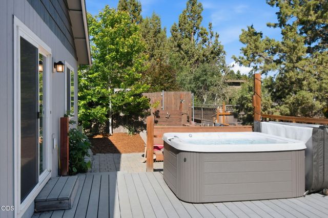 21370 NE Pecoraro Loop, Bend, OR 97701
