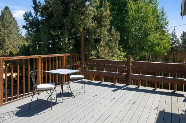 21370 NE Pecoraro Loop, Bend, OR 97701