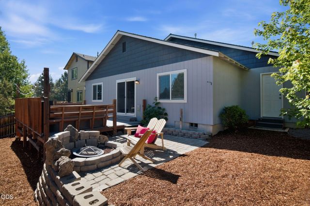 21370 NE Pecoraro Loop, Bend, OR 97701