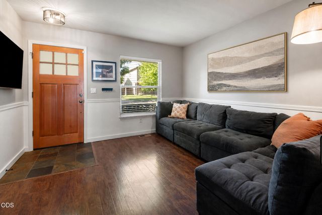21370 NE Pecoraro Loop, Bend, OR 97701