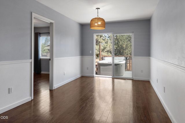 21370 NE Pecoraro Loop, Bend, OR 97701