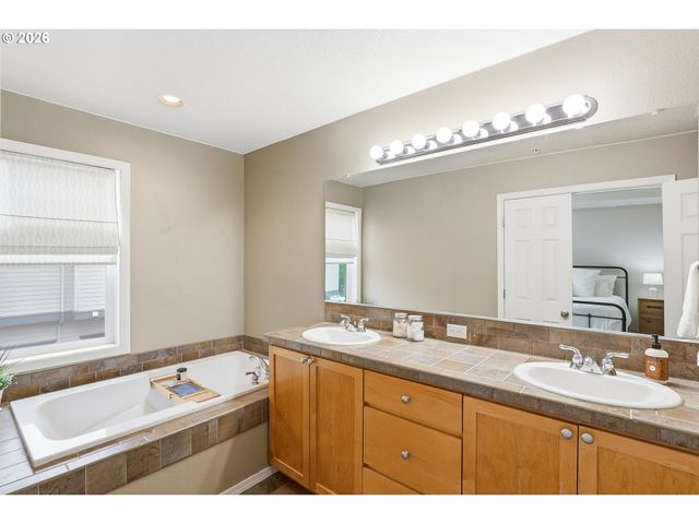 29190 Sw CHARLOTTE Ln, Wilsonville, OR 97070