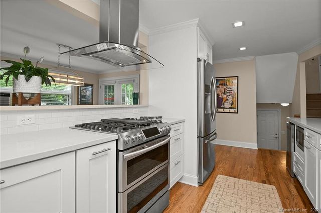 50 Craig Place, Fairfield, CT 06824