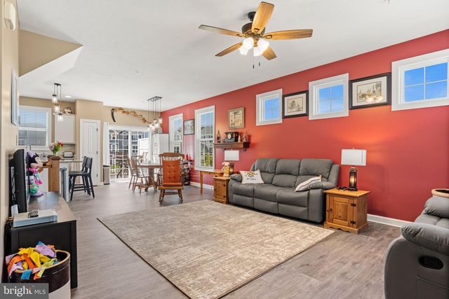 144 OVERLOOK DR, Hanover, PA 17331