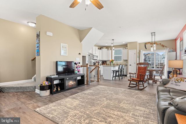 144 OVERLOOK DR, Hanover, PA 17331