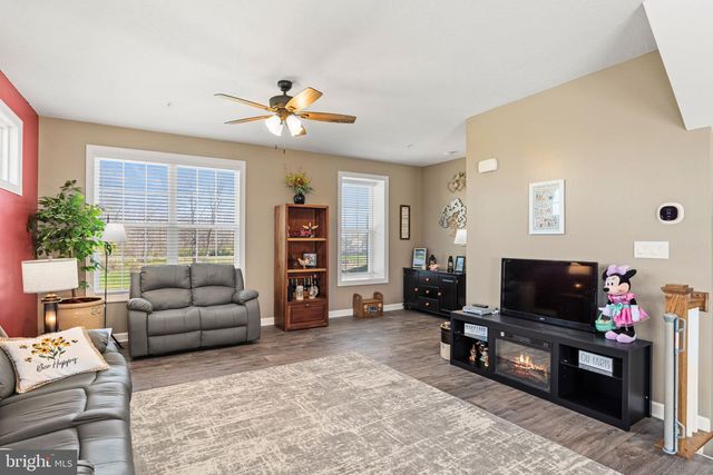 144 OVERLOOK DR, Hanover, PA 17331