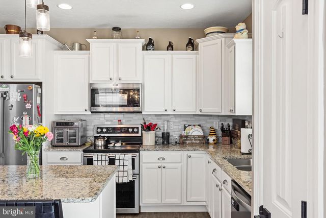 144 OVERLOOK DR, Hanover, PA 17331