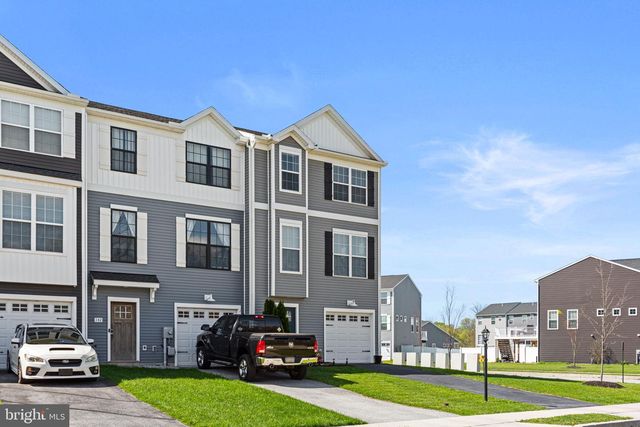 144 OVERLOOK DR, Hanover, PA 17331