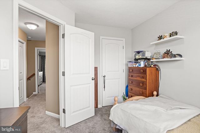 144 OVERLOOK DR, Hanover, PA 17331